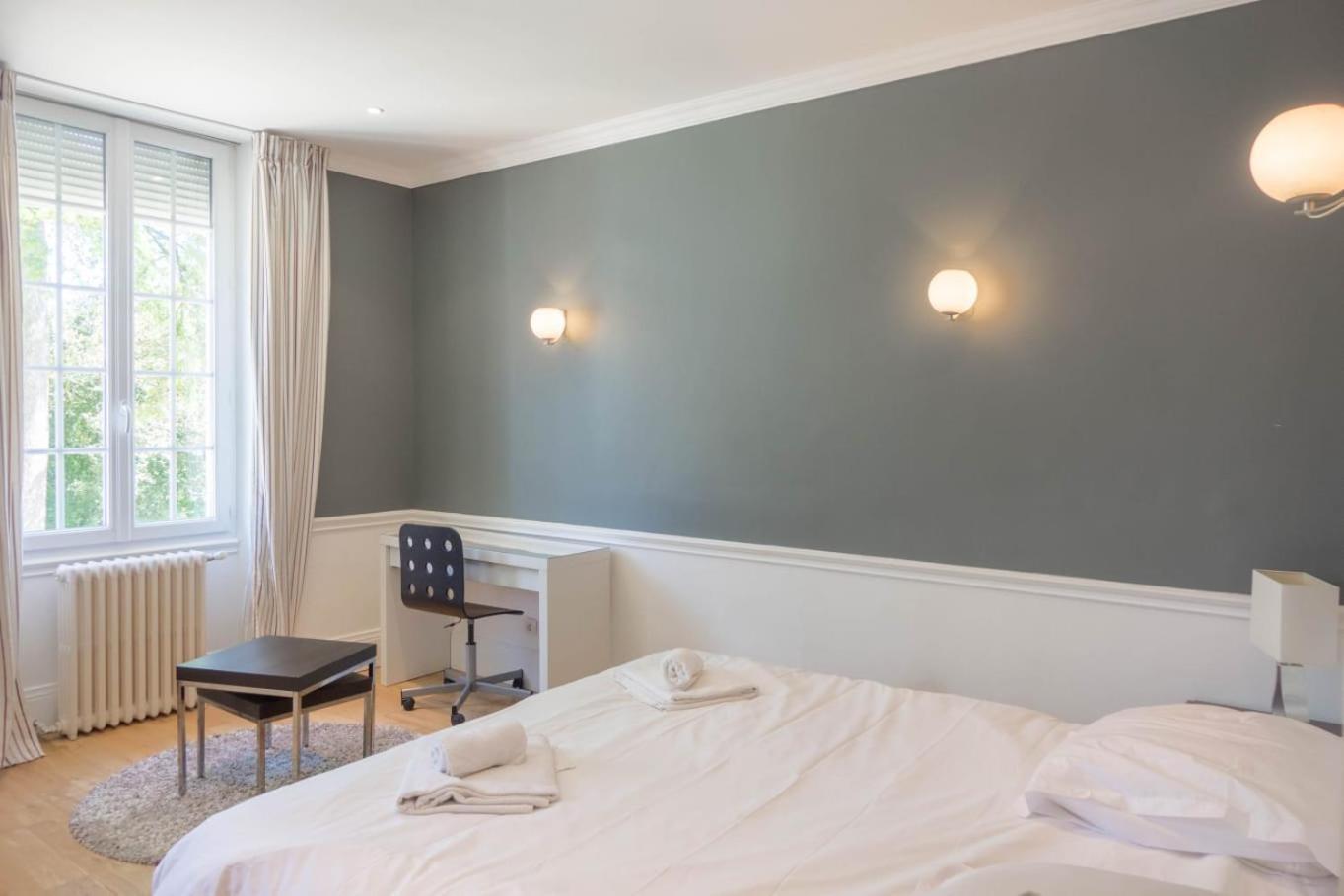 Maison Chaleureuse De 4 A 12 Personnes Neuville-aux-Bois Exteriér fotografie