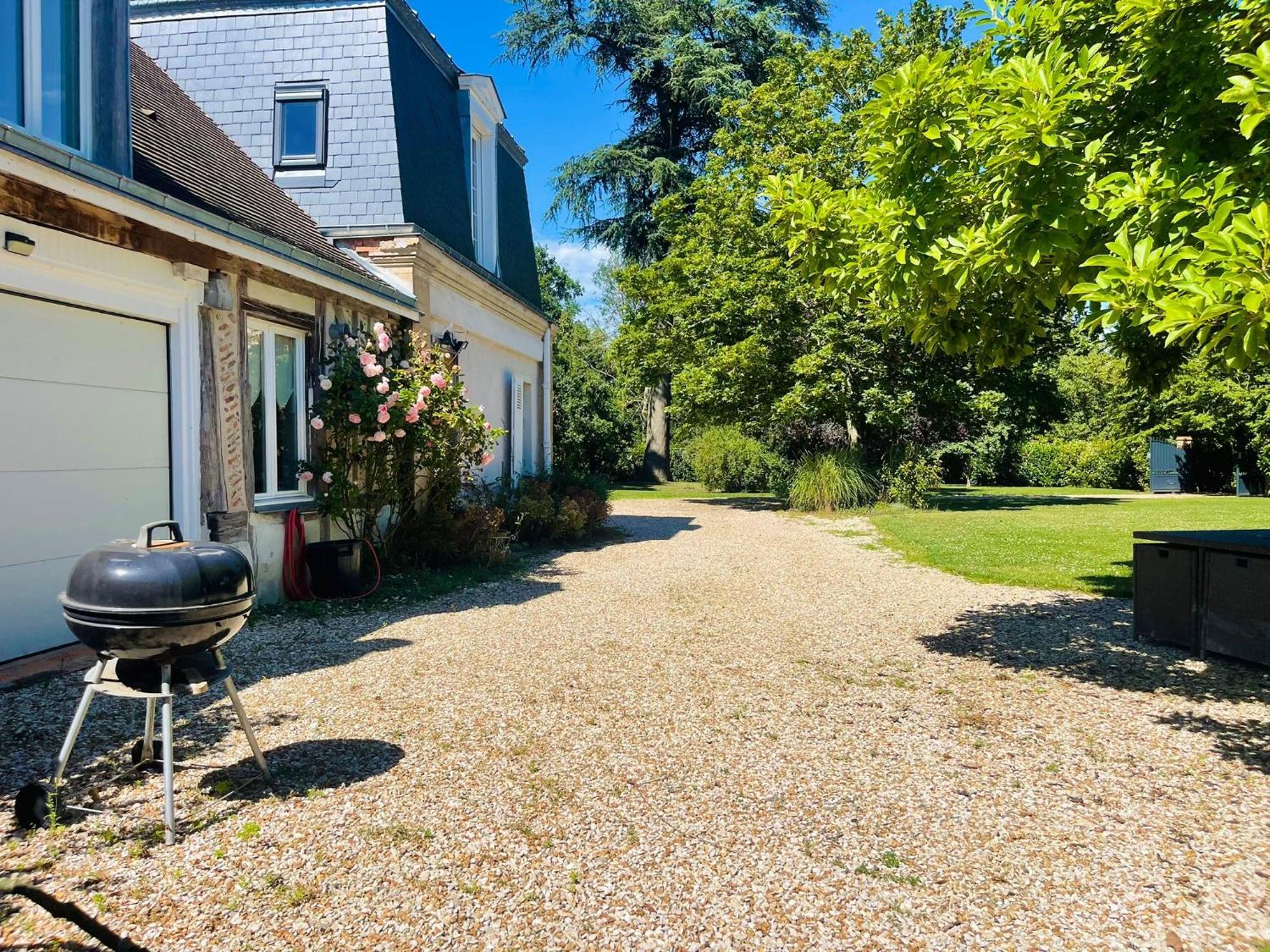 Maison Chaleureuse De 4 A 12 Personnes Neuville-aux-Bois Exteriér fotografie