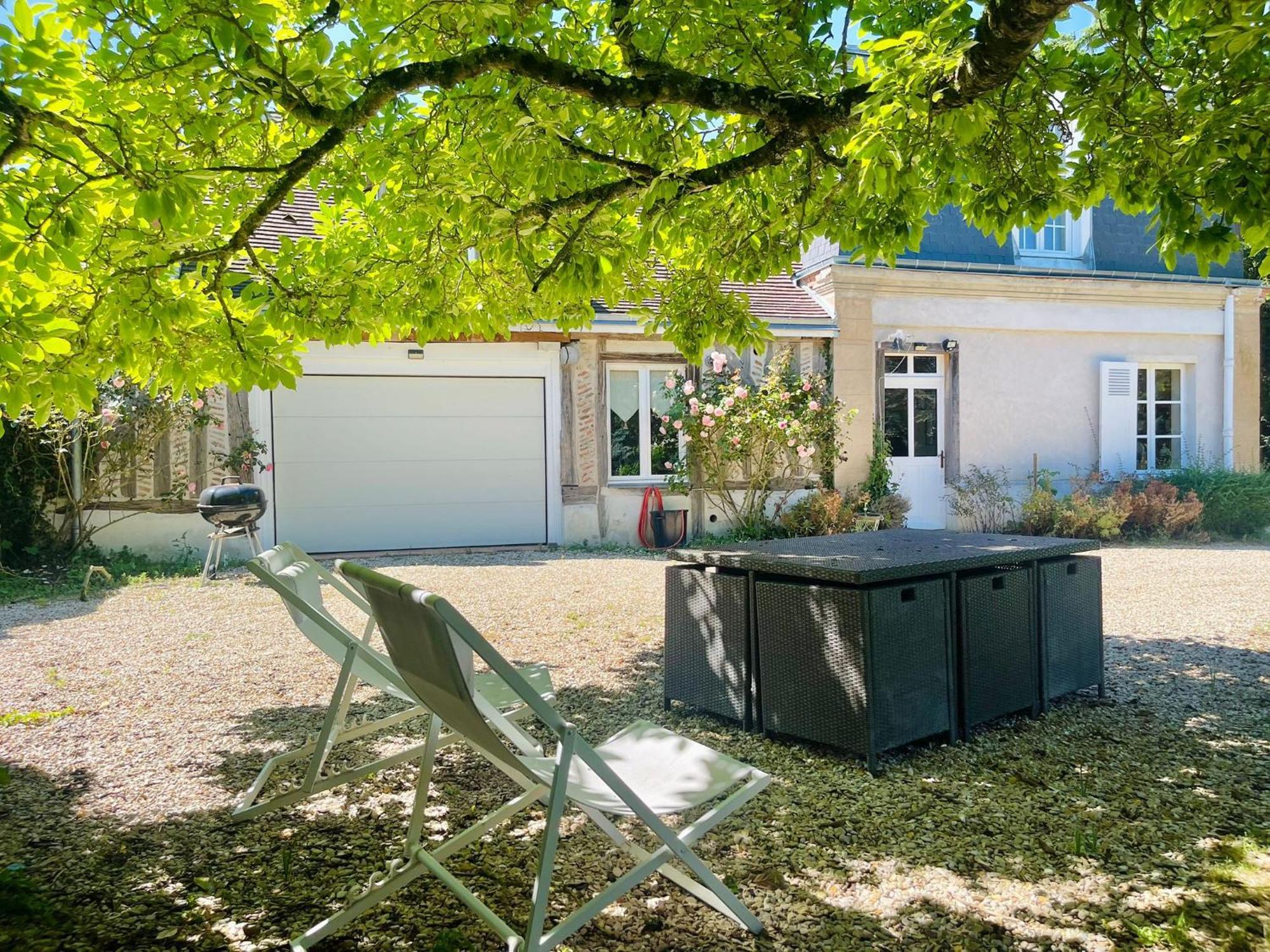 Maison Chaleureuse De 4 A 12 Personnes Neuville-aux-Bois Exteriér fotografie