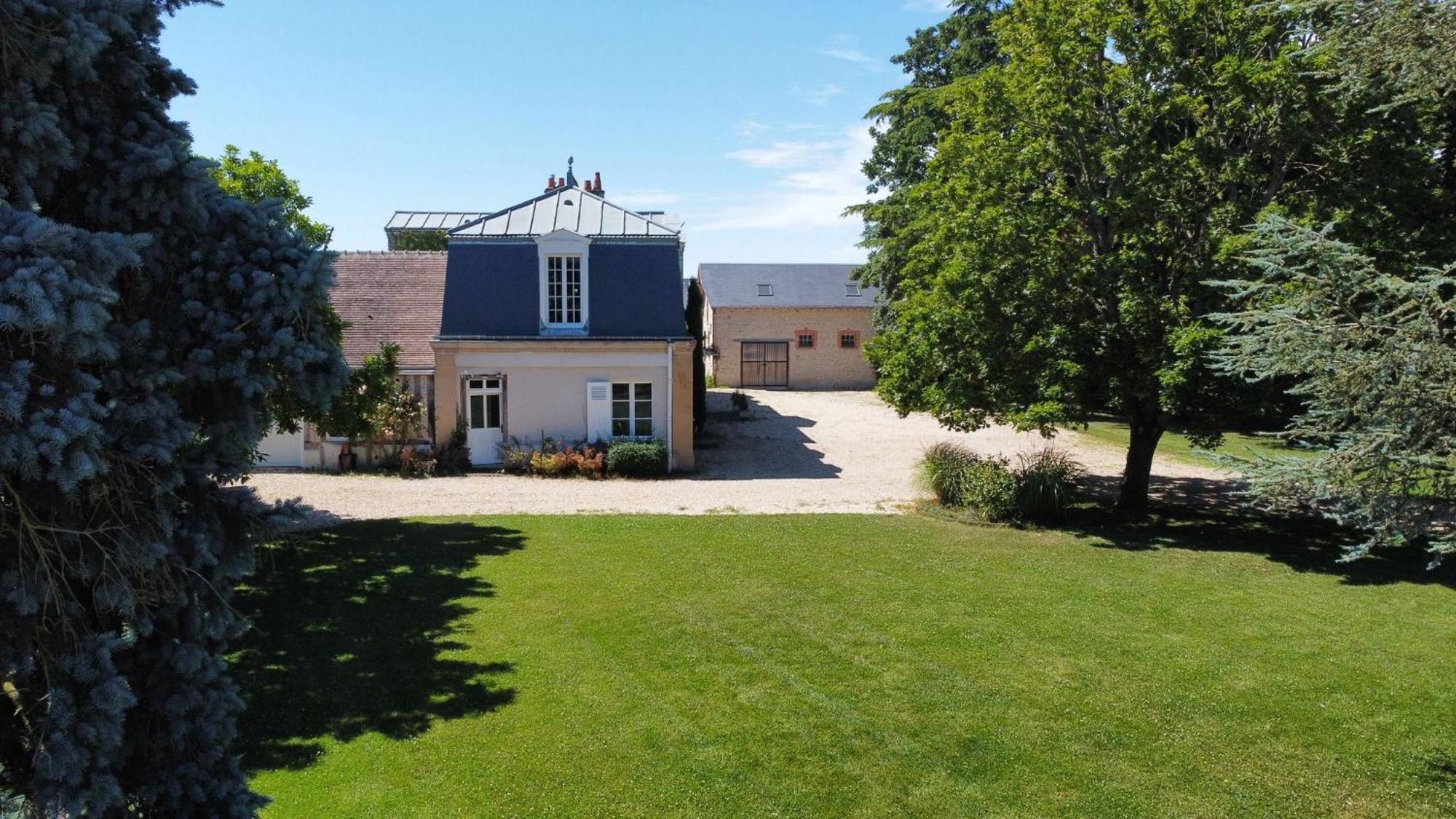Maison Chaleureuse De 4 A 12 Personnes Neuville-aux-Bois Exteriér fotografie