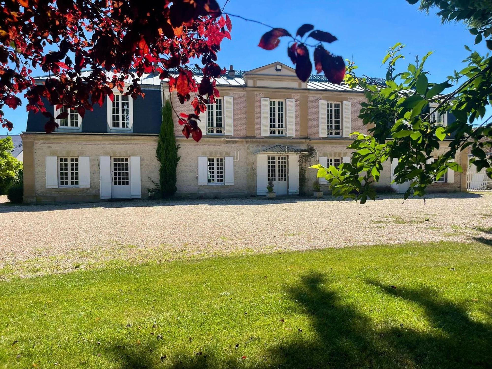 Maison Chaleureuse De 4 A 12 Personnes Neuville-aux-Bois Exteriér fotografie
