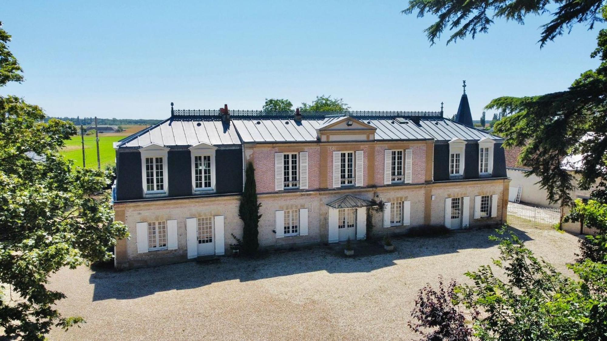 Maison Chaleureuse De 4 A 12 Personnes Neuville-aux-Bois Exteriér fotografie